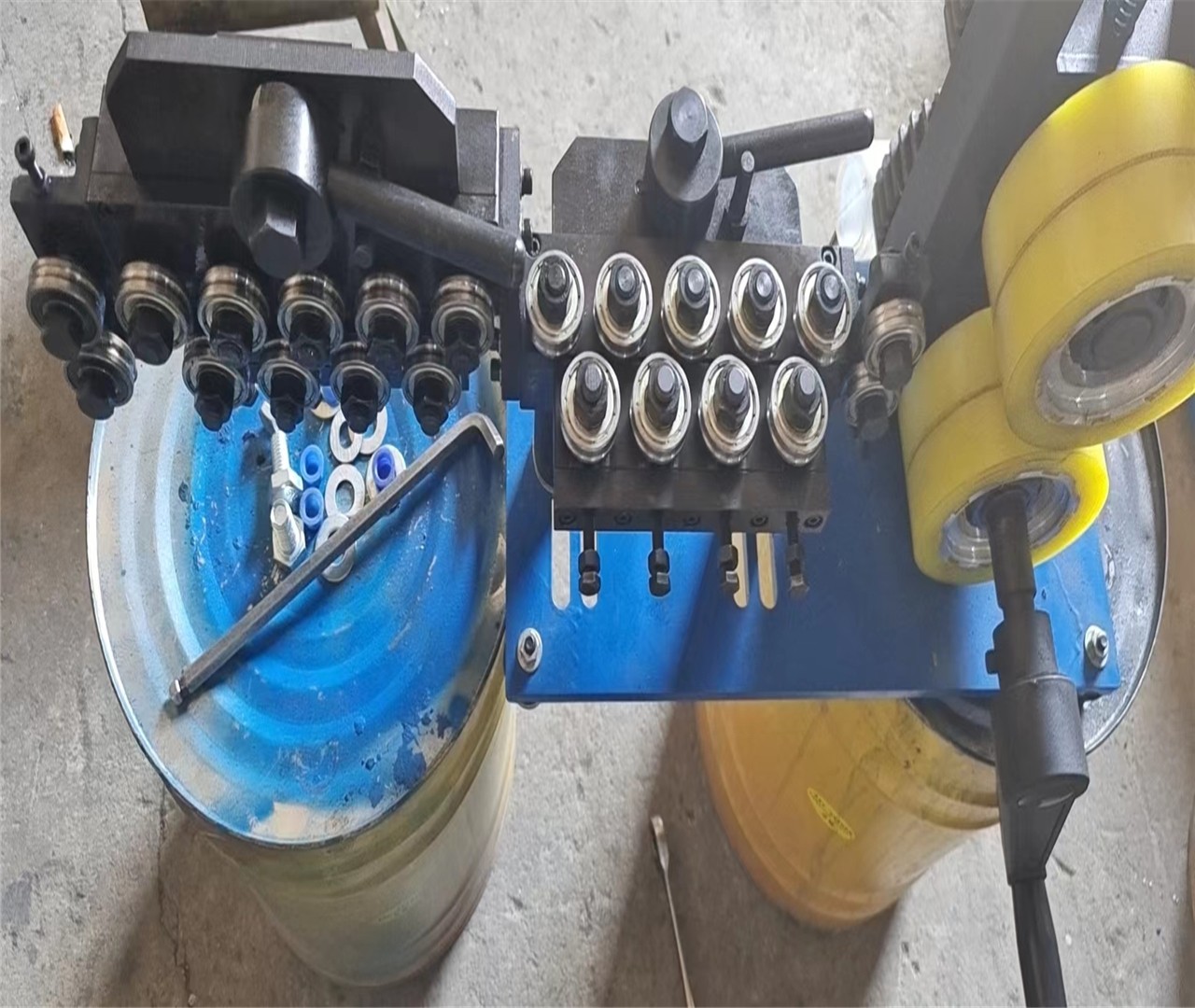 QIPANG small type hand crank 0.8-4mm solid wire traction straightening machine OEM