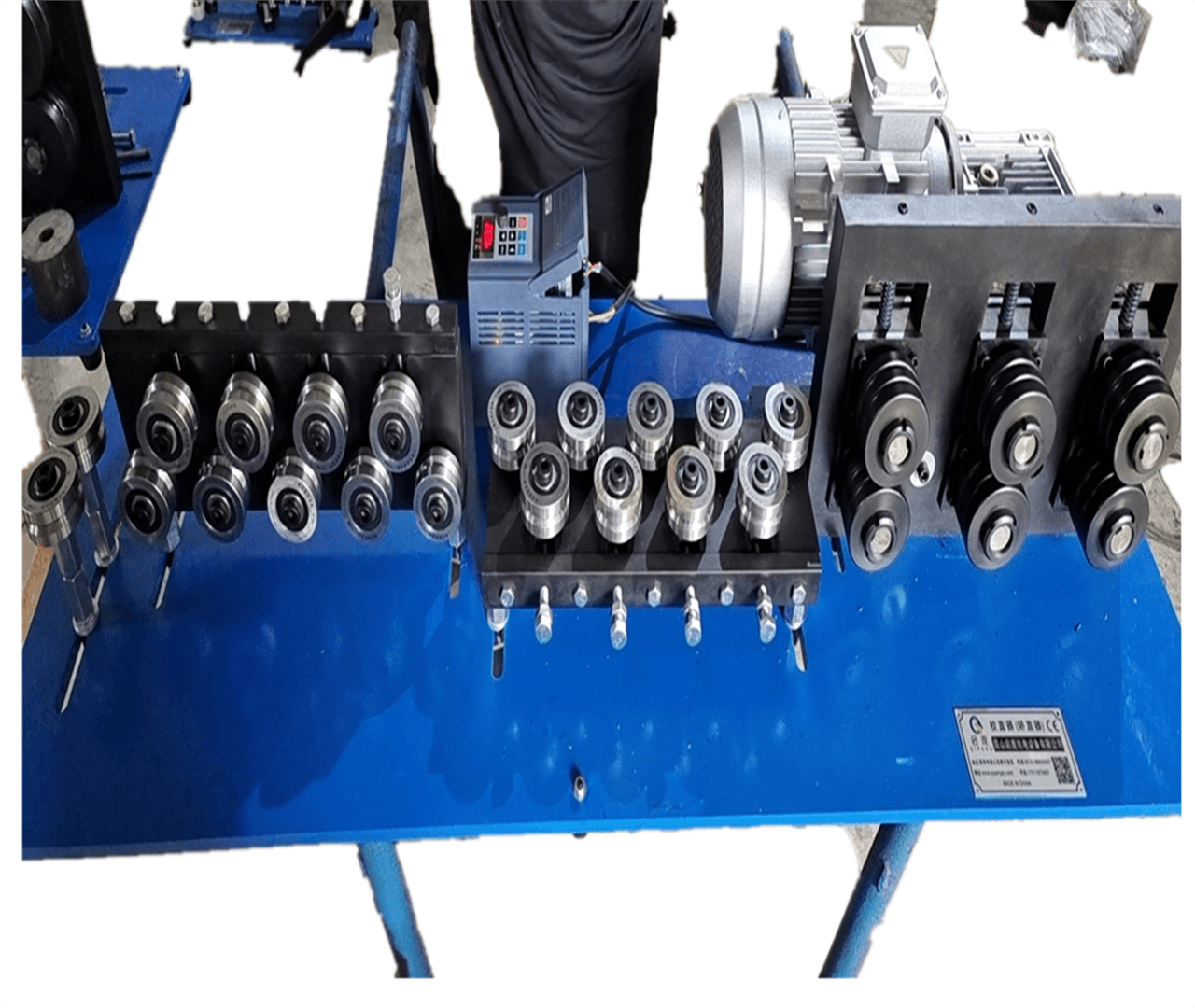 QIPANG pipe straightener tool high quality three-group rollers electric traction straightening machine