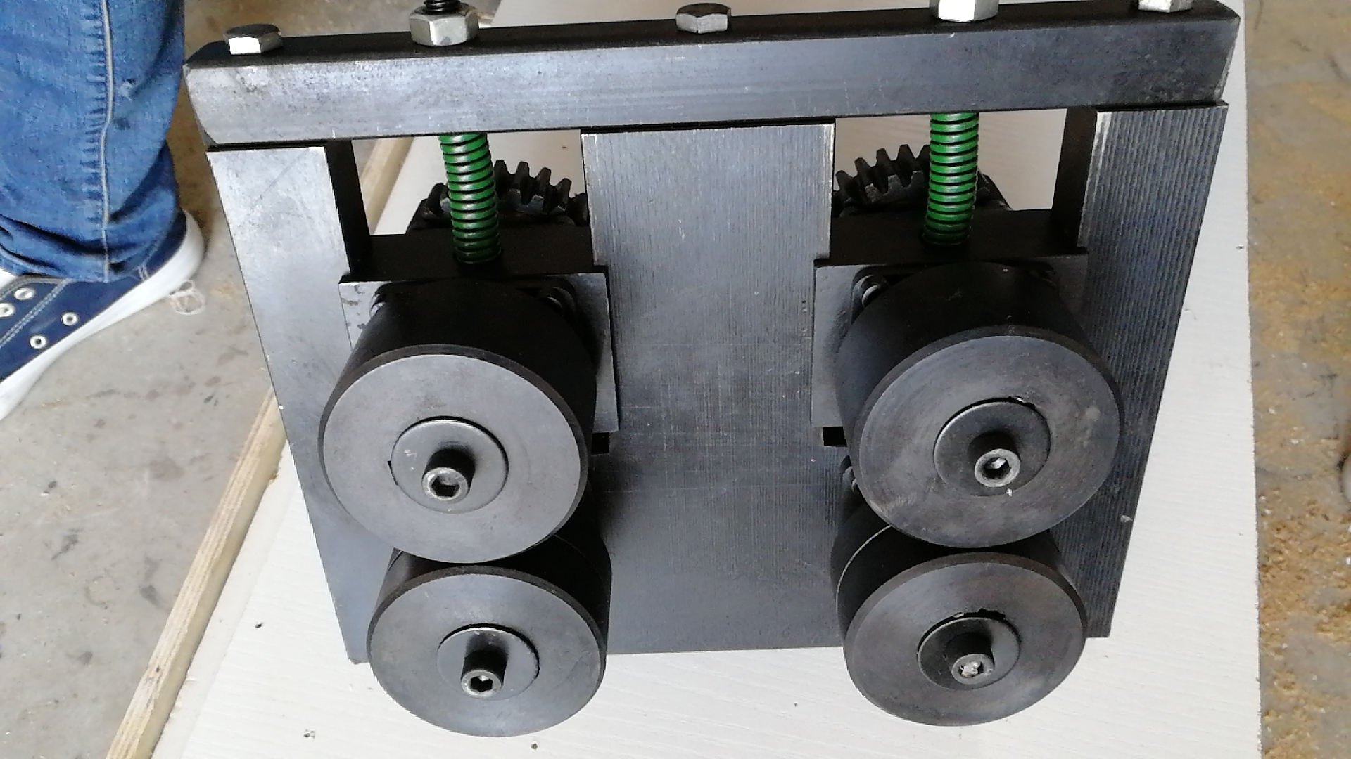 Steel wire straightener four rollers wire feeder machine