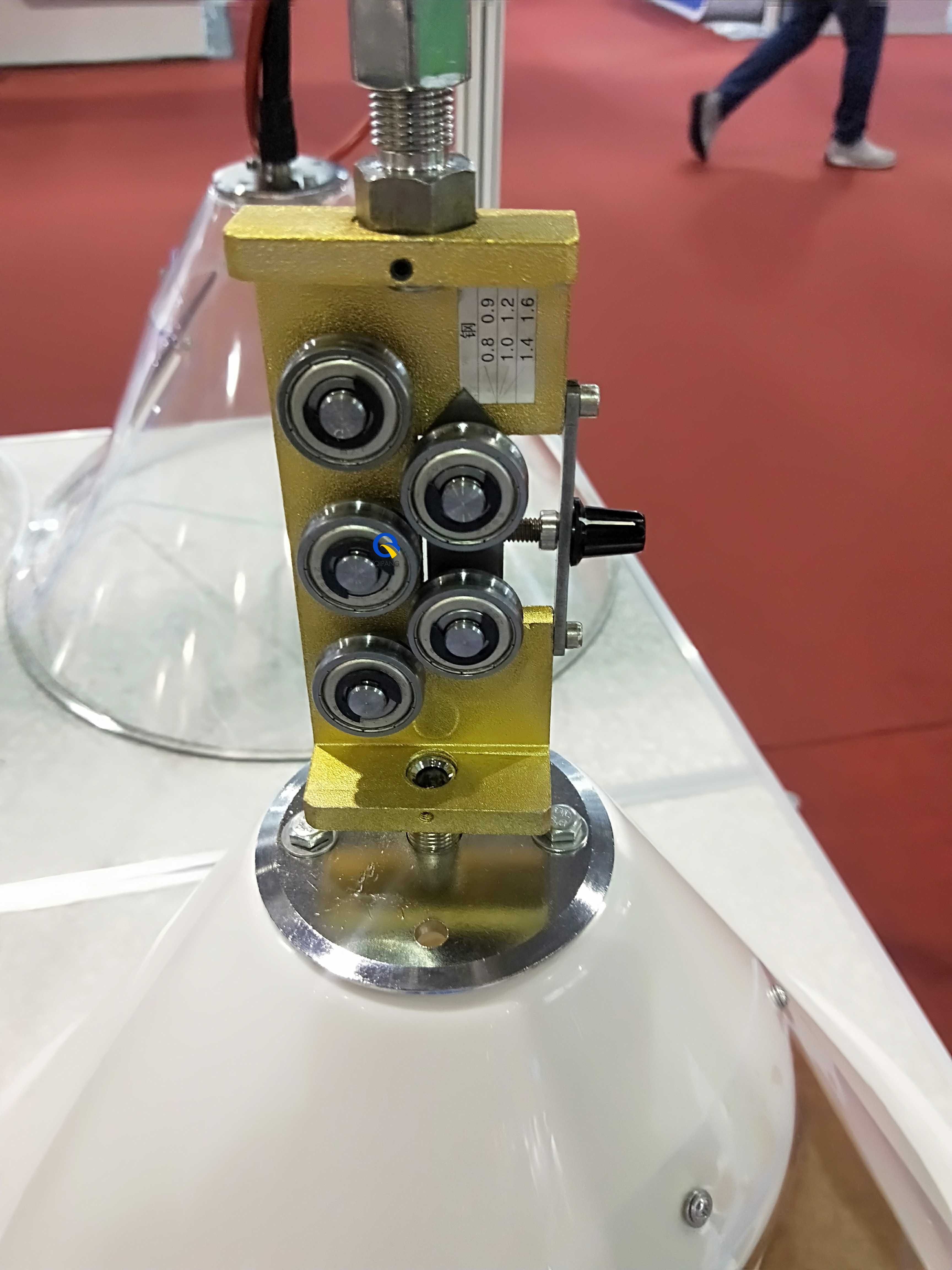 QIPANG 5 wheels metal straightening machinery wire straightener techniques tool