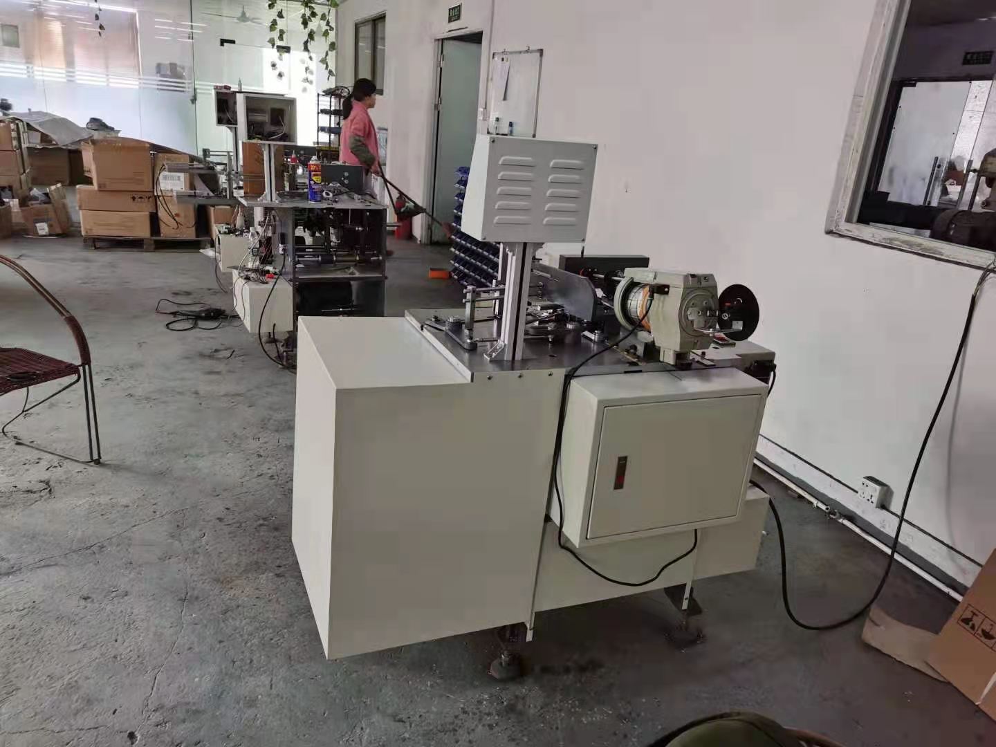 QIPANG Tag stringing machine for Trademark manufacturing