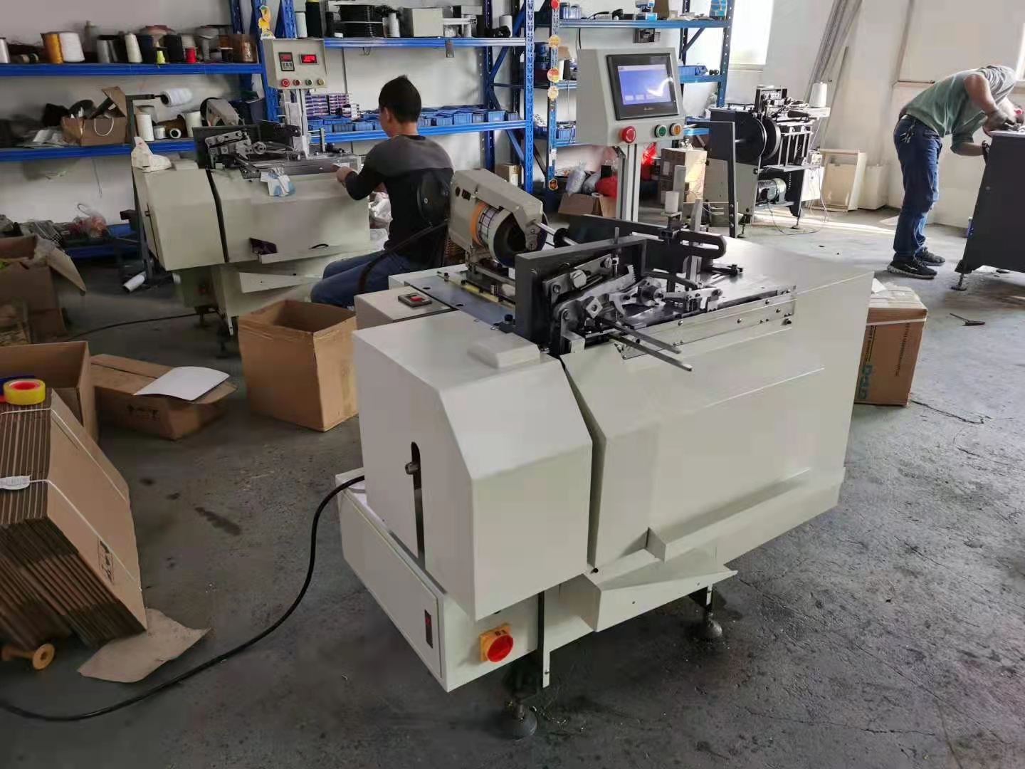 QIPANG Tag stringing machine for Trademark manufacturing