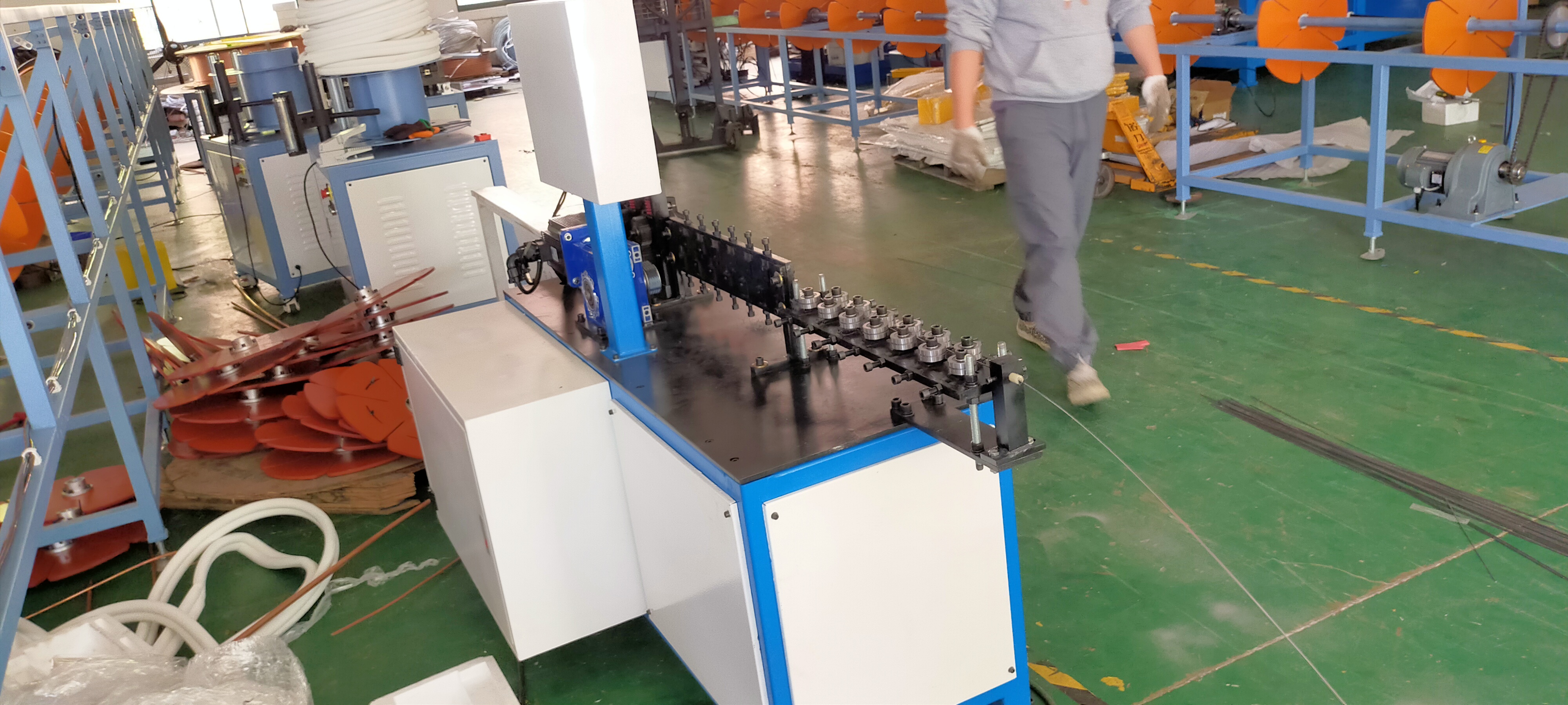 Mental filament straightening and cutting machine flying shear 1-6mm steel  wire straightening and cutting machine